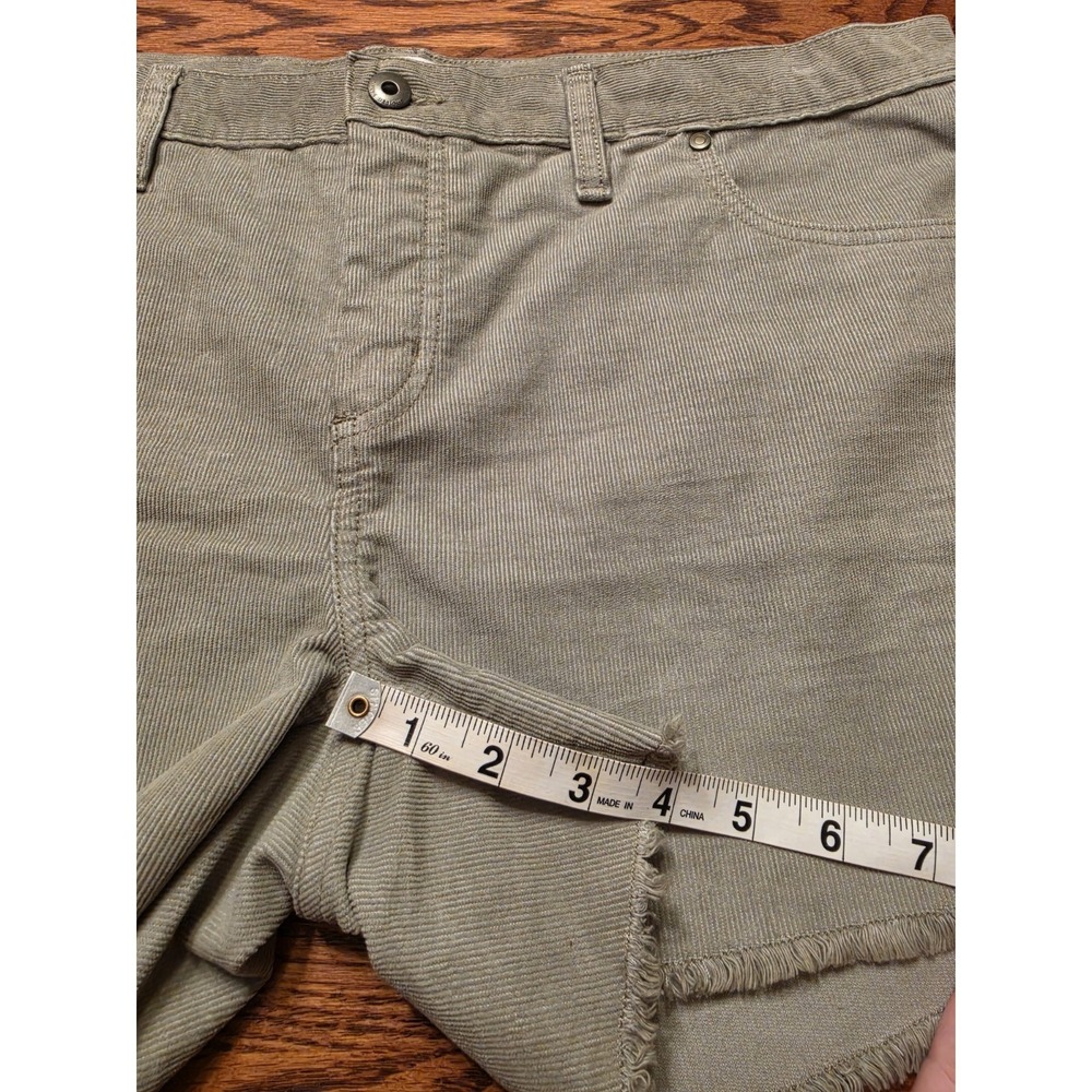 Carve Designs Oahu Corduroy Shorts Womens Size 14 Sage Green 4" Inseam - Picture 7 of 8